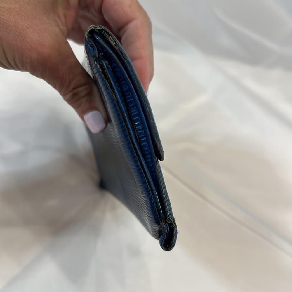 Louis Vuitton was blue Epi wallet fixer upper as is now it’s black,I repainted - Picture 7 of 16